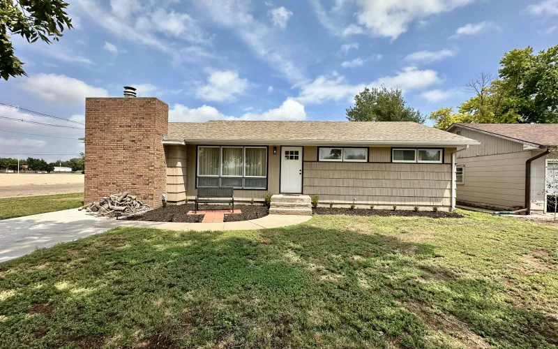 1301 Arcade Avenue, Goodland, Kansas 67735, 3 Bedrooms Bedrooms, ,2 BathroomsBathrooms,Home,For Sale,Arcade,1200