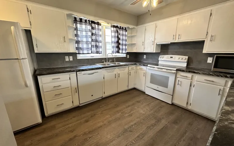 1301 Arcade Avenue, Goodland, Kansas 67735, 3 Bedrooms Bedrooms, ,2 BathroomsBathrooms,Home,For Sale,Arcade,1200
