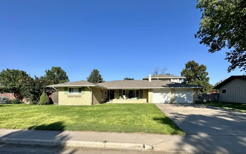 1015 Harrison Avenue, Goodland, Kansas 67735, 4 Bedrooms Bedrooms, ,3 BathroomsBathrooms,Home,For Sale,Harrison,1204