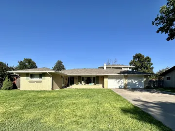 1015 Harrison Avenue, Goodland, Kansas 67735, 4 Bedrooms Bedrooms, ,3 BathroomsBathrooms,Home,For Sale,Harrison,1204