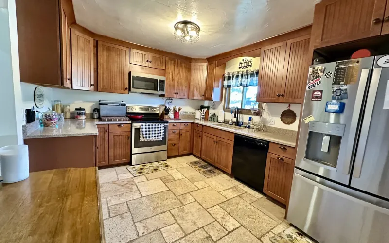 1015 Harrison Avenue, Goodland, Kansas 67735, 4 Bedrooms Bedrooms, ,3 BathroomsBathrooms,Home,For Sale,Harrison,1204