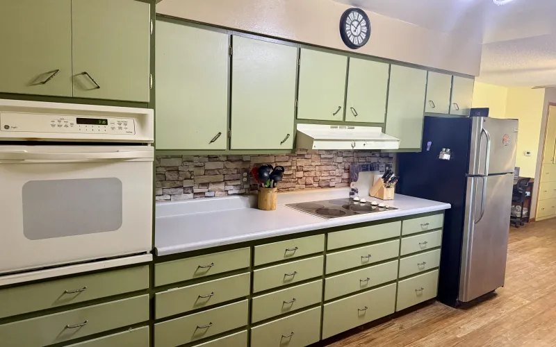 5740 County Road 22, Goodland, Kansas 67735, 5 Bedrooms Bedrooms, ,2 BathroomsBathrooms,Home,For Sale,County Road 22,1208