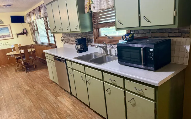 5740 County Road 22, Goodland, Kansas 67735, 5 Bedrooms Bedrooms, ,2 BathroomsBathrooms,Home,For Sale,County Road 22,1208