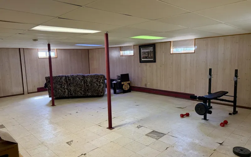 5740 County Road 22, Goodland, Kansas 67735, 5 Bedrooms Bedrooms, ,2 BathroomsBathrooms,Home,For Sale,County Road 22,1208