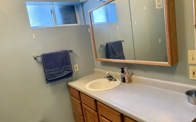 5740 County Road 22, Goodland, Kansas 67735, 5 Bedrooms Bedrooms, ,2 BathroomsBathrooms,Home,For Sale,County Road 22,1208