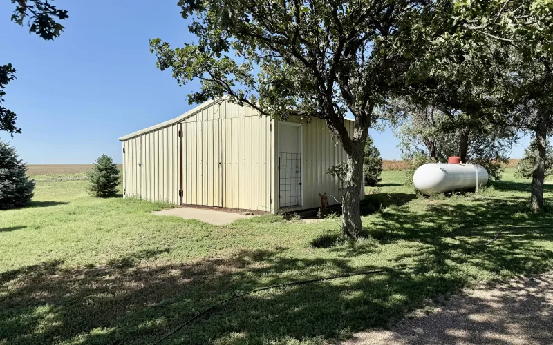 5740 County Road 22, Goodland, Kansas 67735, 5 Bedrooms Bedrooms, ,2 BathroomsBathrooms,Home,For Sale,County Road 22,1208