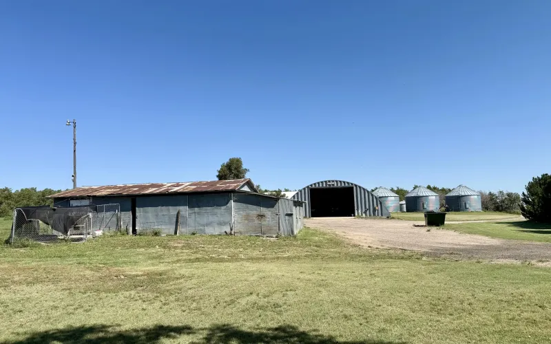 5740 County Road 22, Goodland, Kansas 67735, 5 Bedrooms Bedrooms, ,2 BathroomsBathrooms,Home,For Sale,County Road 22,1208