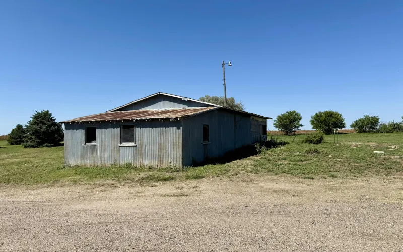 5740 County Road 22, Goodland, Kansas 67735, 5 Bedrooms Bedrooms, ,2 BathroomsBathrooms,Home,For Sale,County Road 22,1208