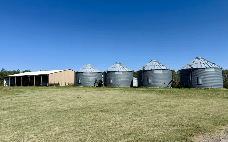 5740 County Road 22, Goodland, Kansas 67735, 5 Bedrooms Bedrooms, ,2 BathroomsBathrooms,Home,For Sale,County Road 22,1208