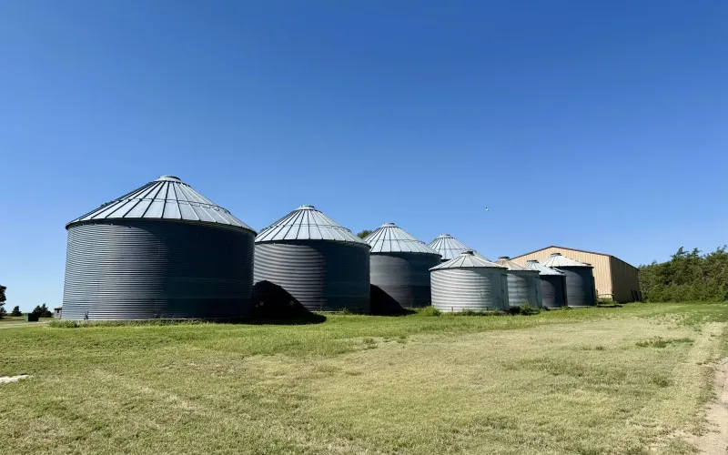 5740 County Road 22, Goodland, Kansas 67735, 5 Bedrooms Bedrooms, ,2 BathroomsBathrooms,Home,For Sale,County Road 22,1208