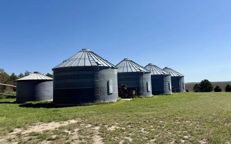 5740 County Road 22, Goodland, Kansas 67735, 5 Bedrooms Bedrooms, ,2 BathroomsBathrooms,Home,For Sale,County Road 22,1208