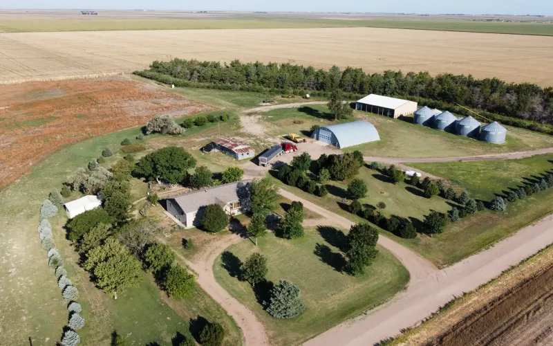 5740 County Road 22, Goodland, Kansas 67735, 5 Bedrooms Bedrooms, ,2 BathroomsBathrooms,Home,For Sale,County Road 22,1208