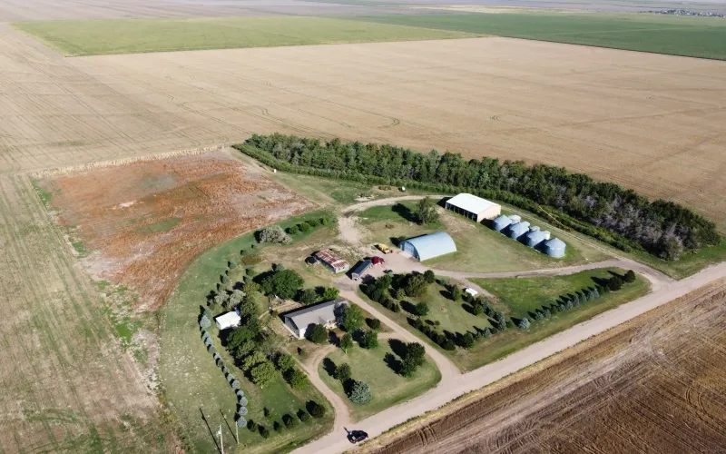 5740 County Road 22, Goodland, Kansas 67735, 5 Bedrooms Bedrooms, ,2 BathroomsBathrooms,Home,For Sale,County Road 22,1208
