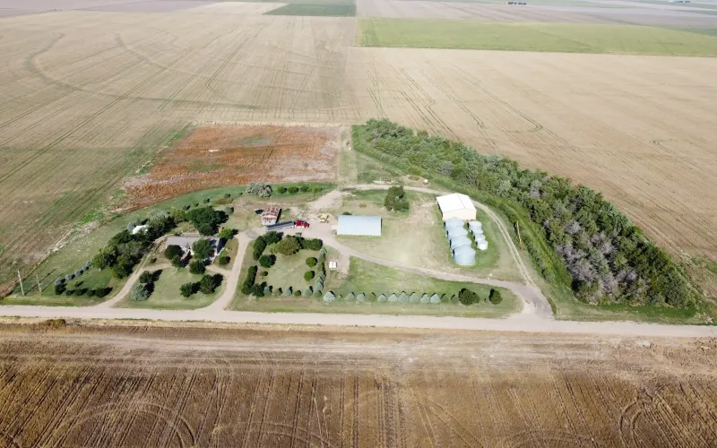 5740 County Road 22, Goodland, Kansas 67735, 5 Bedrooms Bedrooms, ,2 BathroomsBathrooms,Home,For Sale,County Road 22,1208