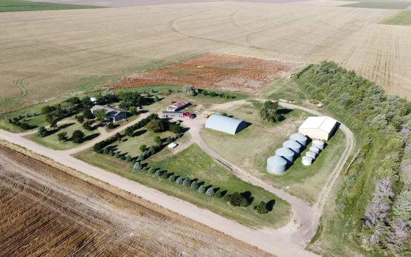 5740 County Road 22, Goodland, Kansas 67735, 5 Bedrooms Bedrooms, ,2 BathroomsBathrooms,Home,For Sale,County Road 22,1208