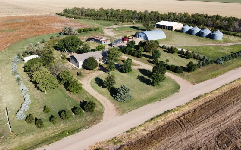 5740 County Road 22, Goodland, Kansas 67735, 5 Bedrooms Bedrooms, ,2 BathroomsBathrooms,Home,For Sale,County Road 22,1208