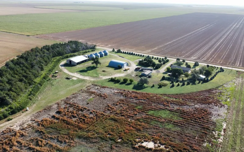 5740 County Road 22, Goodland, Kansas 67735, 5 Bedrooms Bedrooms, ,2 BathroomsBathrooms,Home,For Sale,County Road 22,1208