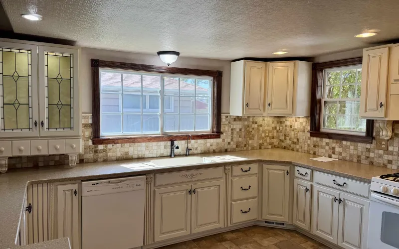 1520 Center Ave., Goodland, Kansas 67735, ,2 BathroomsBathrooms,Home,For Sale,Center,1211