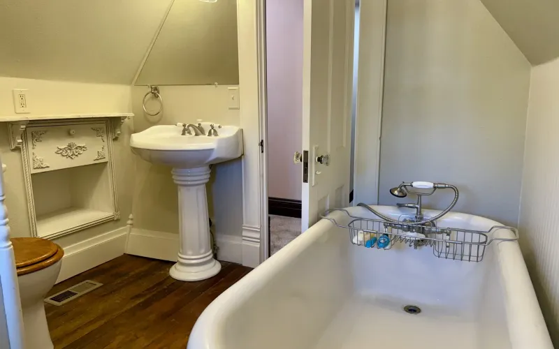 1520 Center Ave., Goodland, Kansas 67735, ,2 BathroomsBathrooms,Home,For Sale,Center,1211