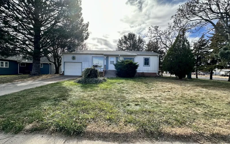 527 W 12th Street, Goodland, Kansas 67735, 3 Bedrooms Bedrooms, 0 ,2 BathroomsBathrooms,Home,For Sale,W 12th,0,1218