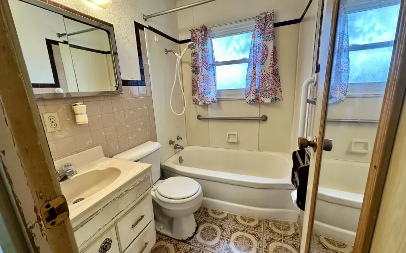 527 W 12th Street, Goodland, Kansas 67735, 3 Bedrooms Bedrooms, 0 ,2 BathroomsBathrooms,Home,For Sale,W 12th,0,1218