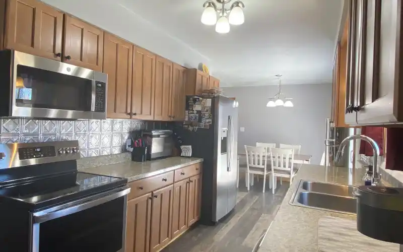 419 Arcade Avenue, Goodland, Kansas 67735, 5 Bedrooms Bedrooms, ,3 BathroomsBathrooms,Home,Sold,Arcade,1063