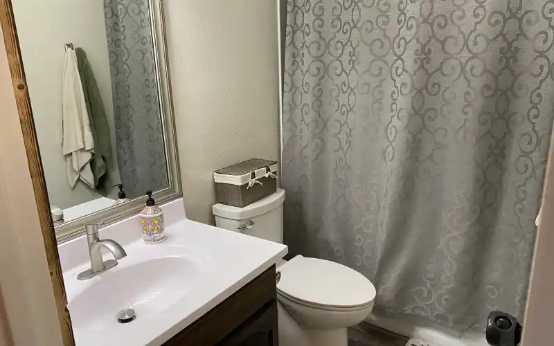 419 Arcade Avenue, Goodland, Kansas 67735, 5 Bedrooms Bedrooms, ,3 BathroomsBathrooms,Home,Sold,Arcade,1063