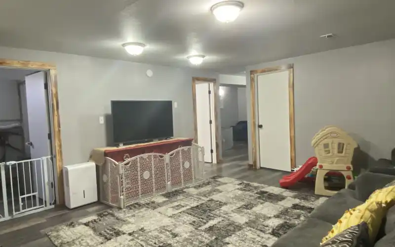 419 Arcade Avenue, Goodland, Kansas 67735, 5 Bedrooms Bedrooms, ,3 BathroomsBathrooms,Home,Sold,Arcade,1063