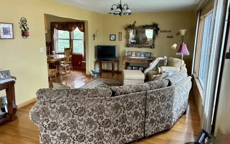 210 Nebraska Avenue, Brewster, Kansas 67732, 4 Bedrooms Bedrooms, ,2 BathroomsBathrooms,Home,Sold,Nebraska,1064