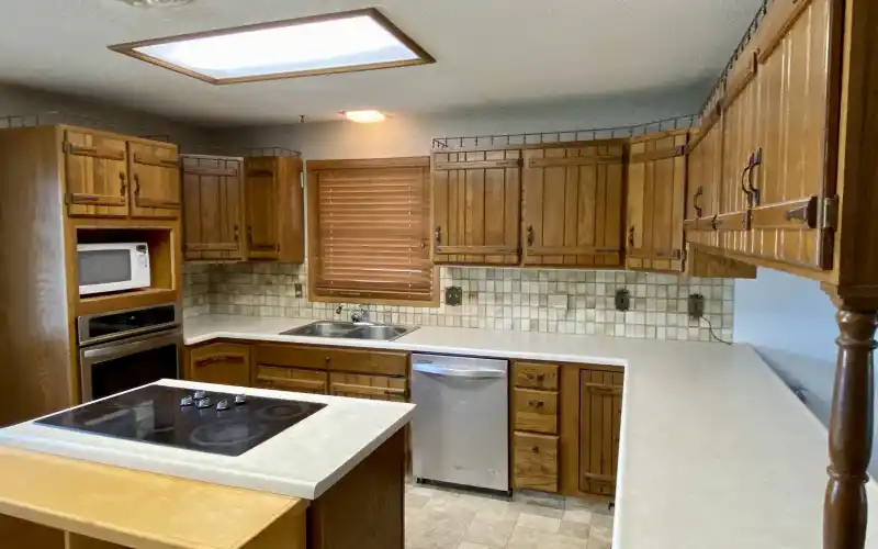 915 Arcade Avenue, Goodland, Kansas 67735, 4 Bedrooms Bedrooms, ,2 BathroomsBathrooms,Home,Sold,Arcade,1068