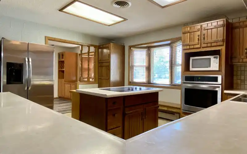 915 Arcade Avenue, Goodland, Kansas 67735, 4 Bedrooms Bedrooms, ,2 BathroomsBathrooms,Home,Sold,Arcade,1068