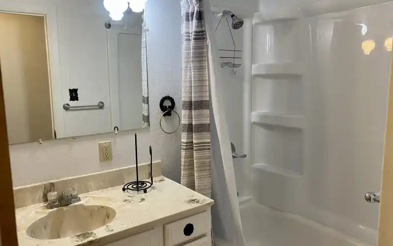 328 North Ericson Avenue, Sharon Springs, Kansas 67758, 3 Bedrooms Bedrooms, ,2 BathroomsBathrooms,Home,Sold,North Ericson,1069