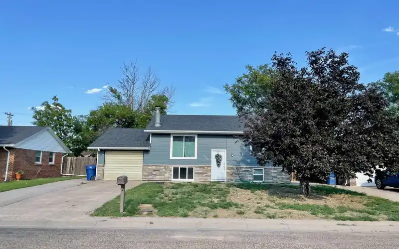 809 Eastridge Avenue, Goodland, Kansas 67735, 4 Bedrooms Bedrooms, ,2 BathroomsBathrooms,Home,Sold,Eastridge,1076