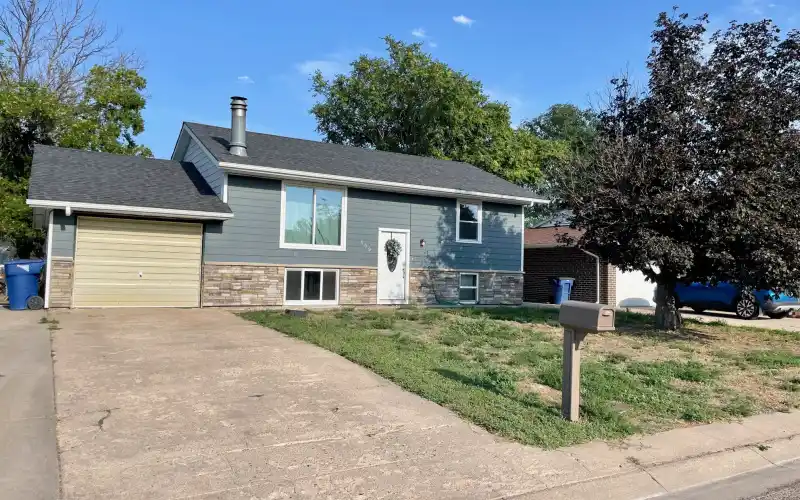 809 Eastridge Avenue, Goodland, Kansas 67735, 4 Bedrooms Bedrooms, ,2 BathroomsBathrooms,Home,Sold,Eastridge,1076