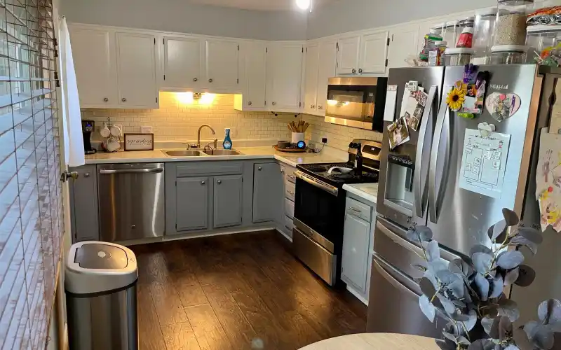 809 Eastridge Avenue, Goodland, Kansas 67735, 4 Bedrooms Bedrooms, ,2 BathroomsBathrooms,Home,Sold,Eastridge,1076