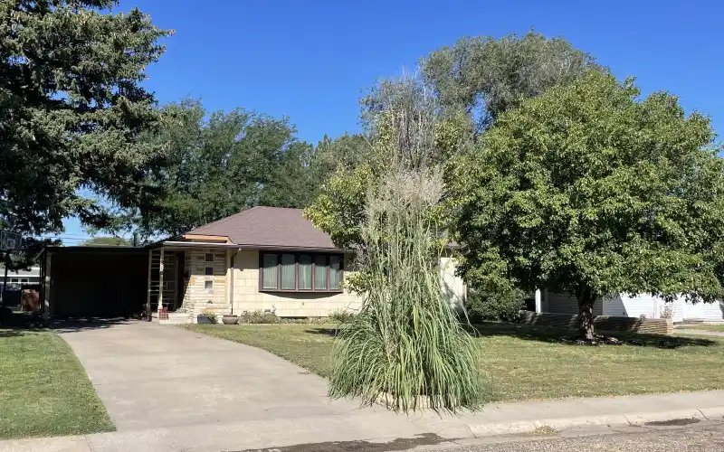 910 College Ave, Goodland, Kansas 67735, 3 Bedrooms Bedrooms, ,2 BathroomsBathrooms,Home,Sold,College,1079