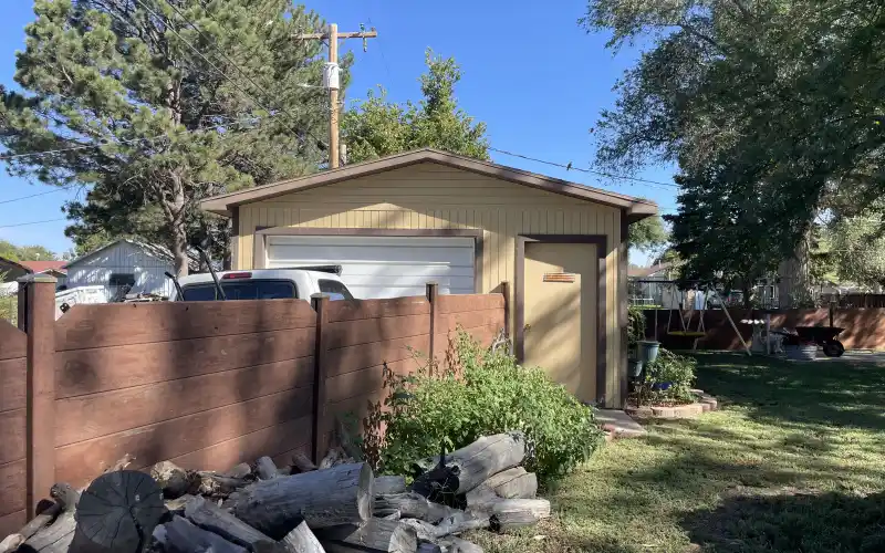 910 College Ave, Goodland, Kansas 67735, 3 Bedrooms Bedrooms, ,2 BathroomsBathrooms,Home,Sold,College,1079